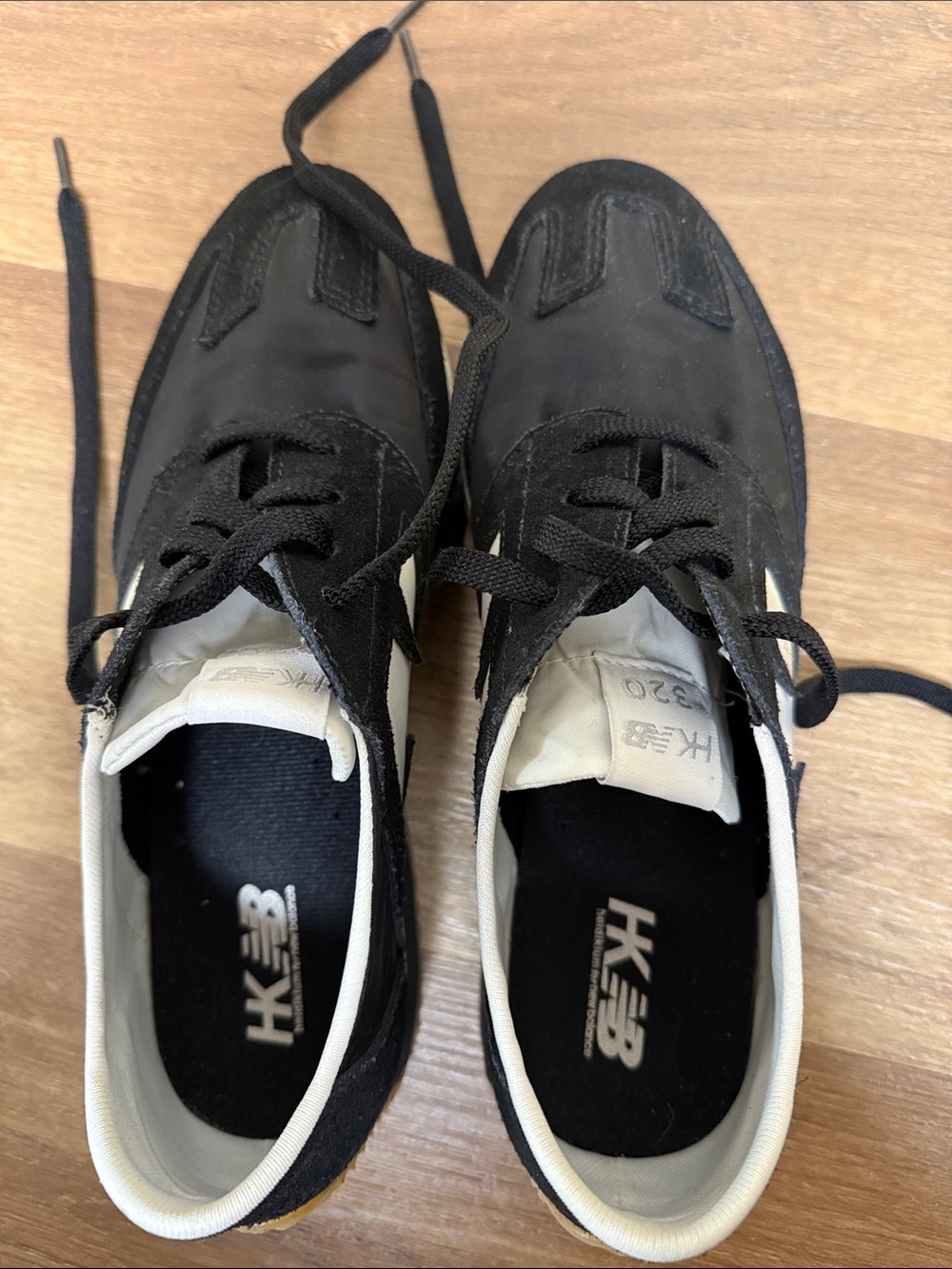 New Balance Black & White Women’s Retro 320 Trainer Sz 9 - Picture 4 of 8